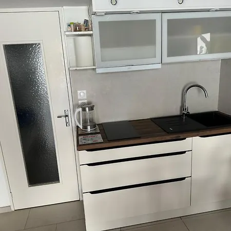 Maisonnette Climatisee Dans Naturiste 勒卡特