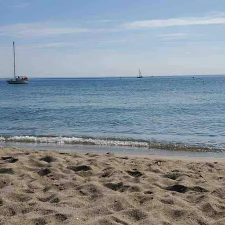 Maisonnette Climatisee Dans Naturiste Vakantiehuis *