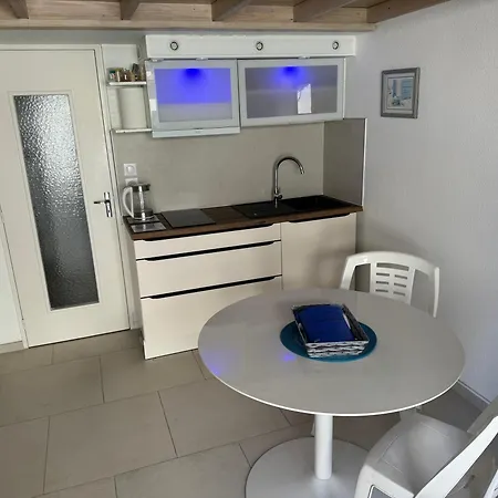 Maisonnette Climatisee Dans Naturiste *