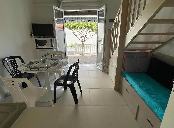 Maisonnette Climatisée Dans Résidence Naturiste Leucate