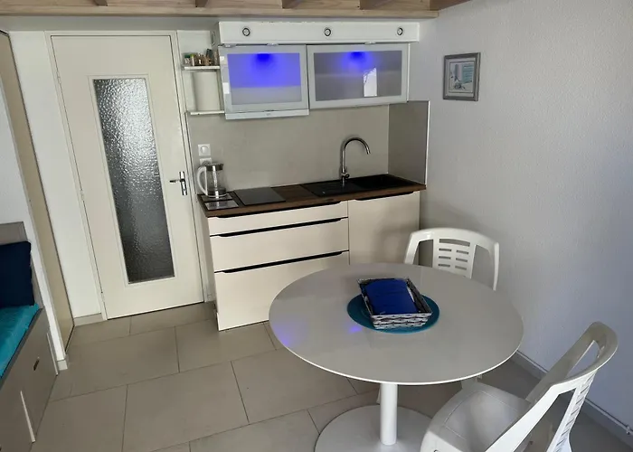Maisonnette Climatisée Dans Résidence Naturiste *